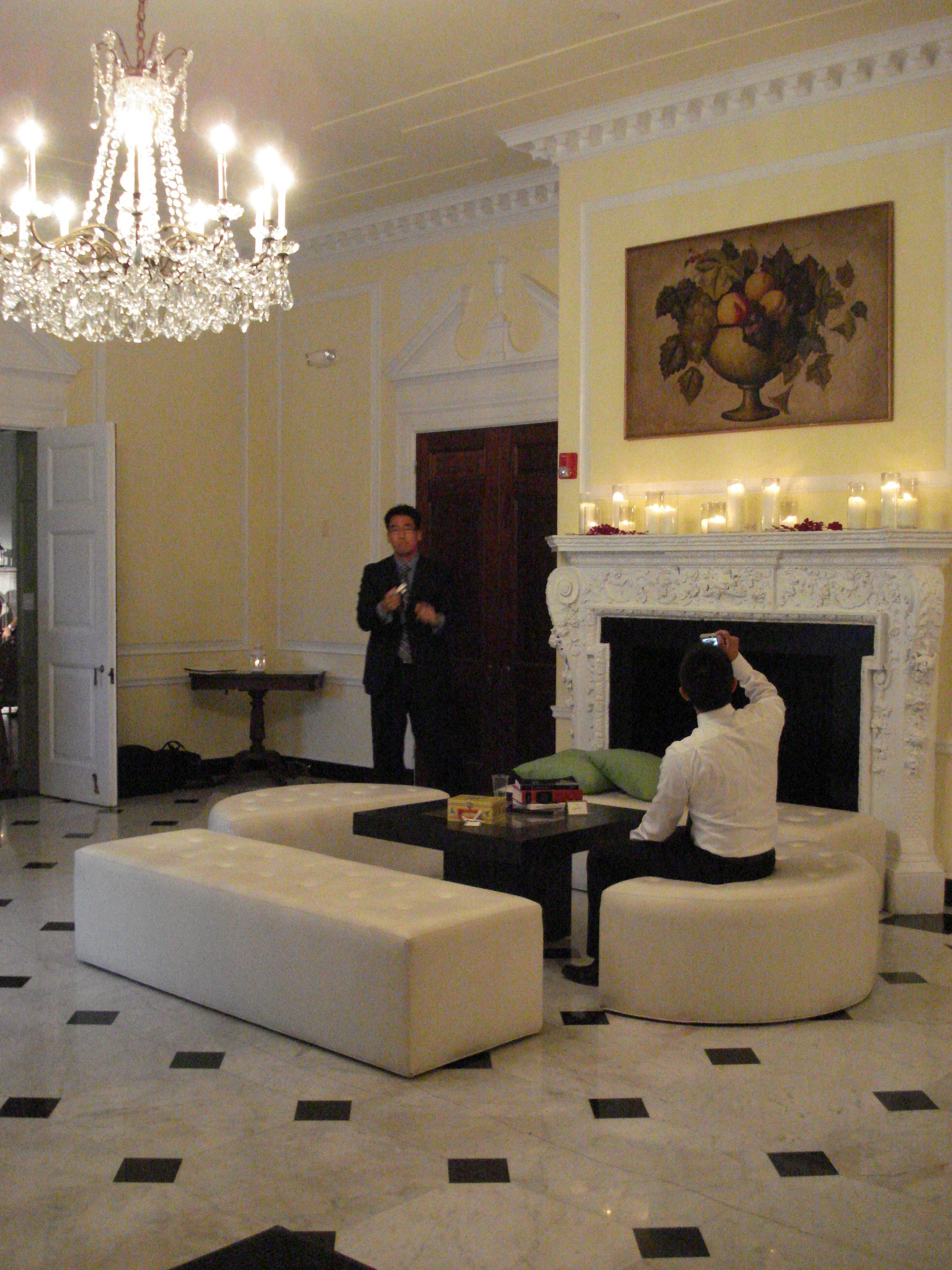 Oxon Hill Manor wedding with Davinci's Florist lounge furniture