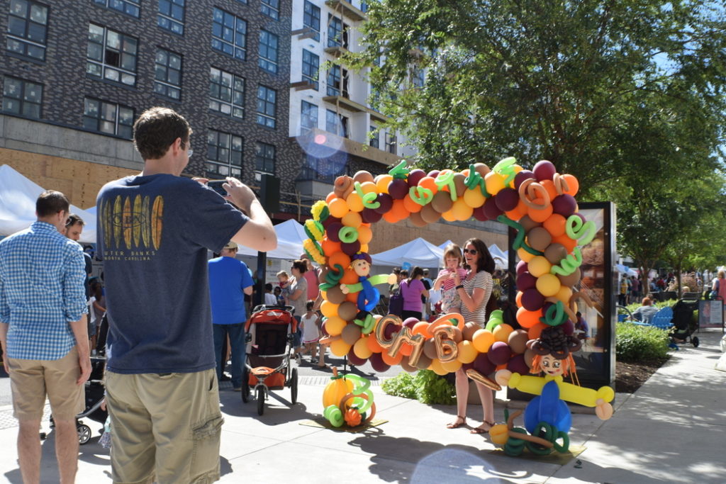 merrifield fall festival 2017 fairfax virginia air odynamic art balloon artist